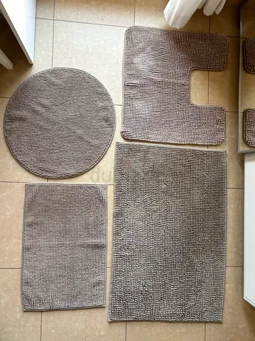 4-piece Bathroom Rug Set — Neutral Taupe, Excellent Condition