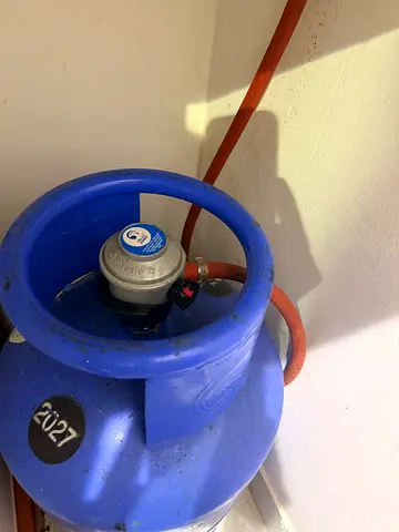 Cylinder with stove