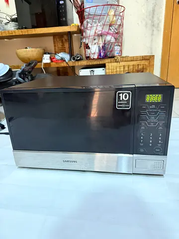 Microwave samsung big size very good condition