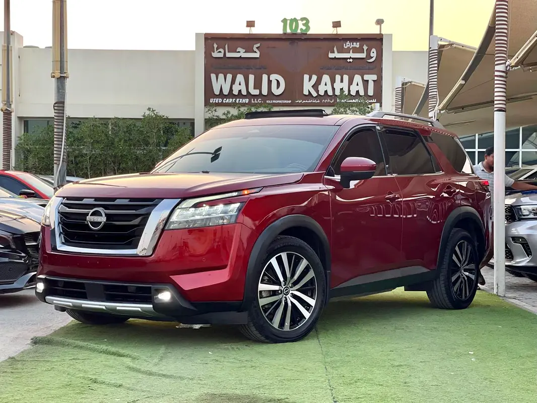 Nissan Pathfinder 2022 — photo 1 of 15