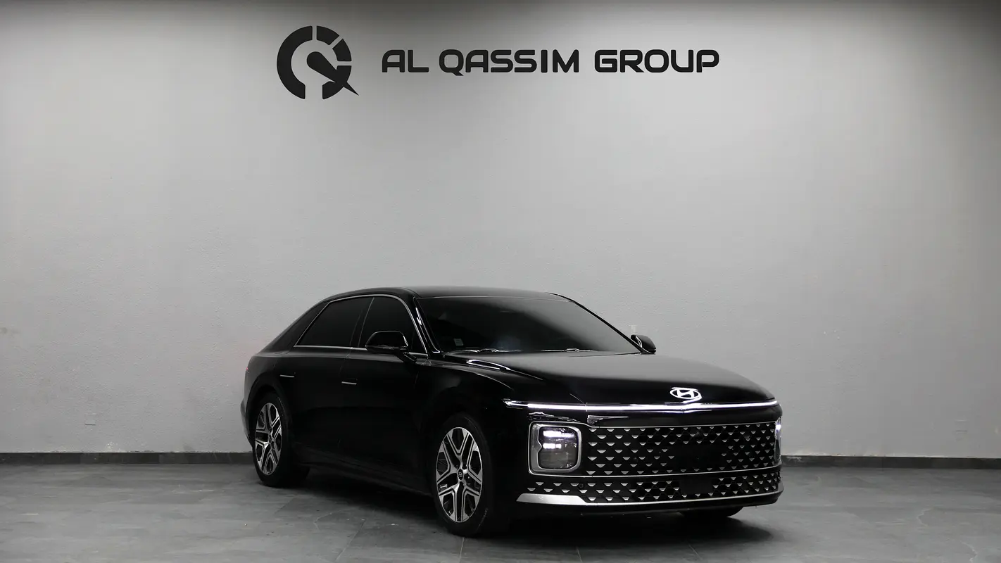 Hyundai Azera 2023 — photo 1 of 16