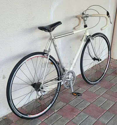 Vintage steel road bike - 700c, 10-speed, needs TLC