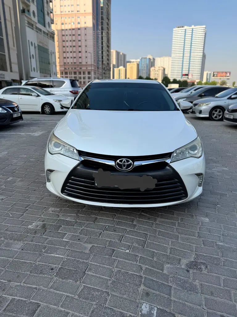 Toyota Camry 2017 — photo 1 of 5