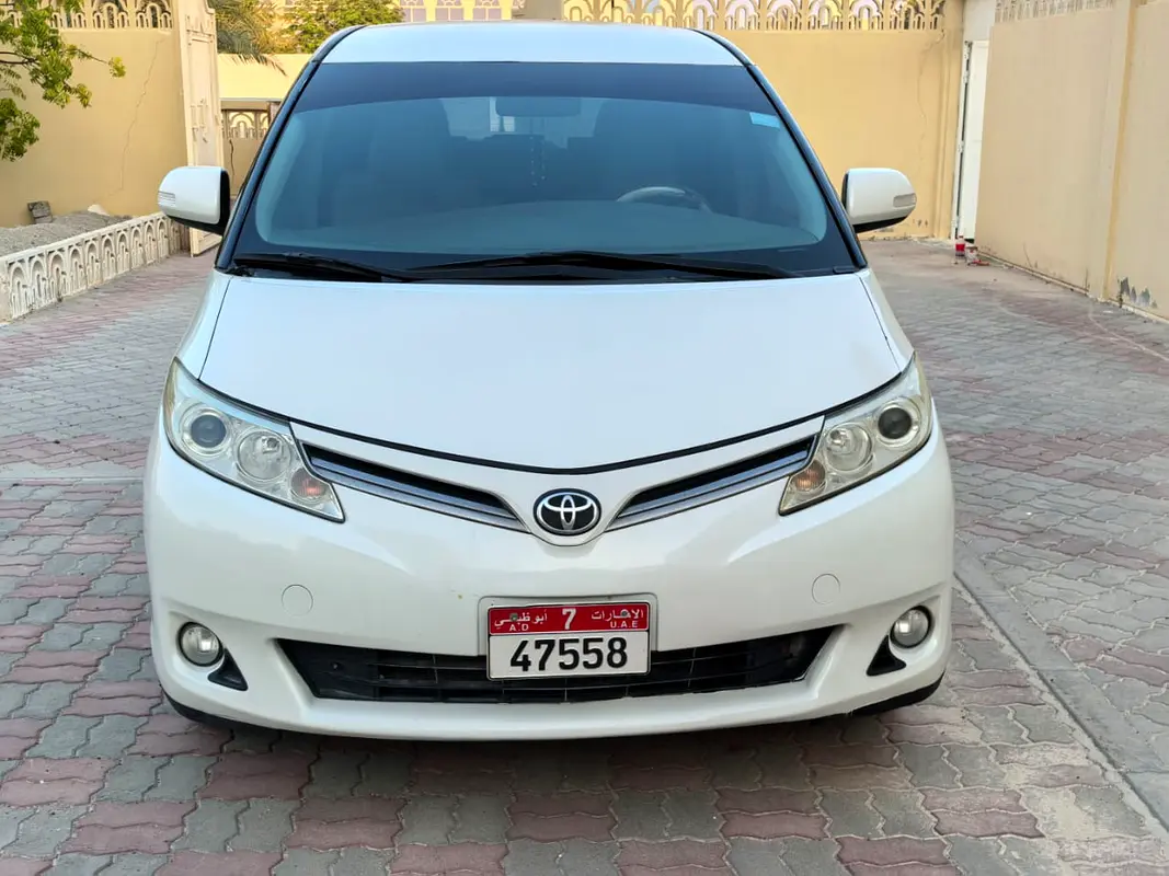 Toyota Previa 2011 — photo 1 of 14