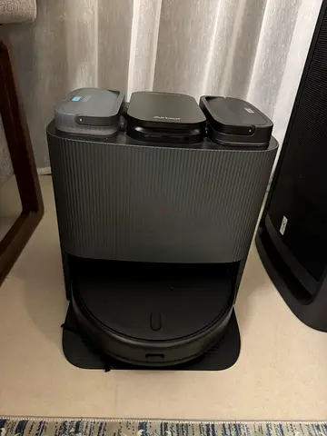 Robotic vacuum cleaner