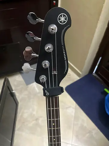 Yamaha Bass BB + Pedal Set with Elixir Strings + Joyo 10w amp + cables and stand