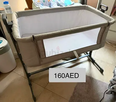Side-sleeping bedside bassinet / co-sleeper - brand new condition