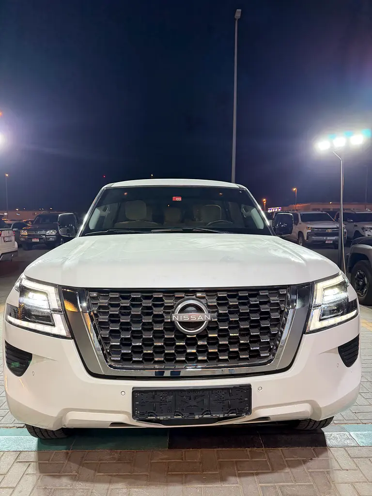 Nissan Patrol 2023 — photo 1 of 10