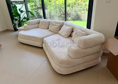 EICHHOLTZ sofa. 8 months old