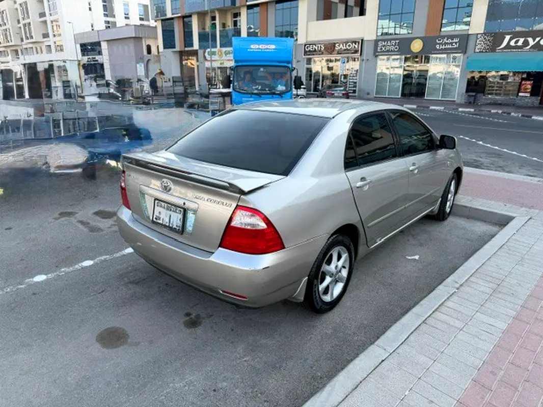 Toyota Corolla 2005 — photo 1 of 4