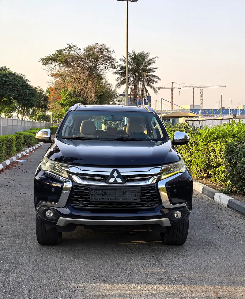 Mitsubishi Montero Sport 2016 — photo 1 of 16