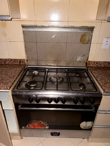 Used freestanding 5-burner gas stove with oven