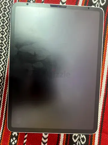 الايباد فنان السعر 1600 قابل لتتفاوض ب المعقول ايباد m2 pro11 انش 128 مساحته مافيه اي كسر مب مبدل شي