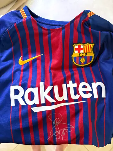 Signed Carles Puyol Barcelona shirt