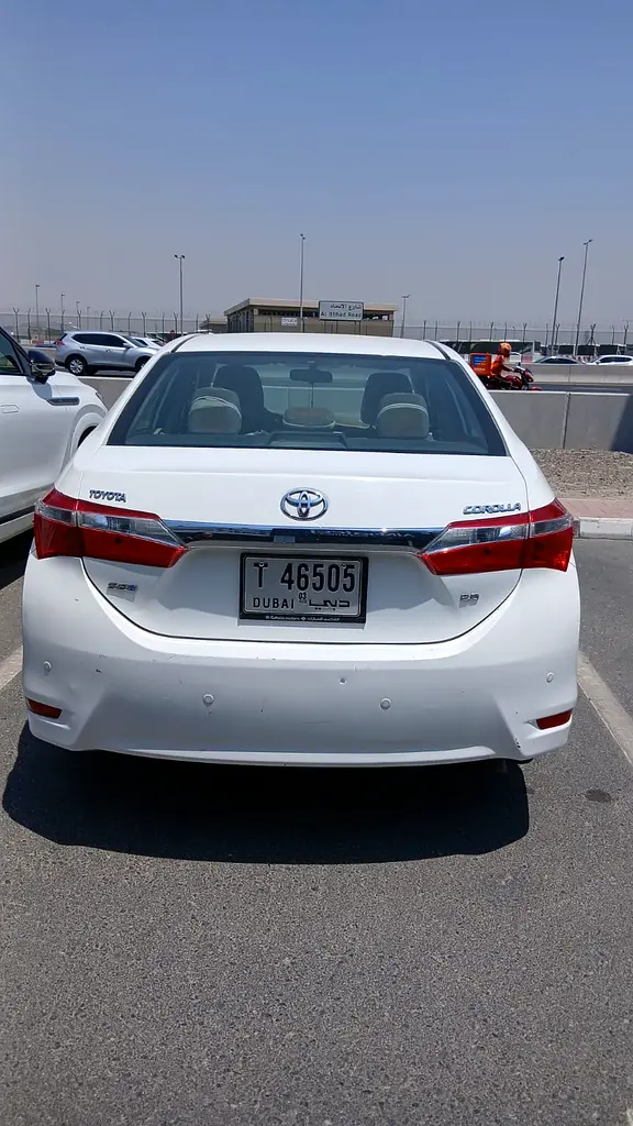 Toyota Corolla 2016 — photo 1 of 9