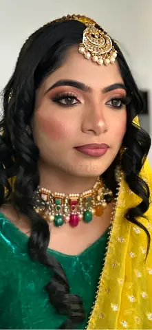 Makeup artist