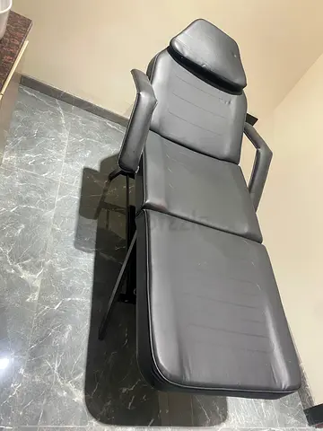 Massage/Facial Bed