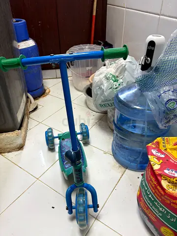 Kids three-wheel scooter — good condition