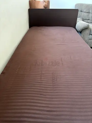 Single bed frame with mattress - solid wood headboard