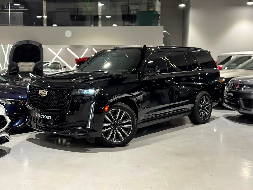 Cadillac Escalade 2022 — photo 1 of 17