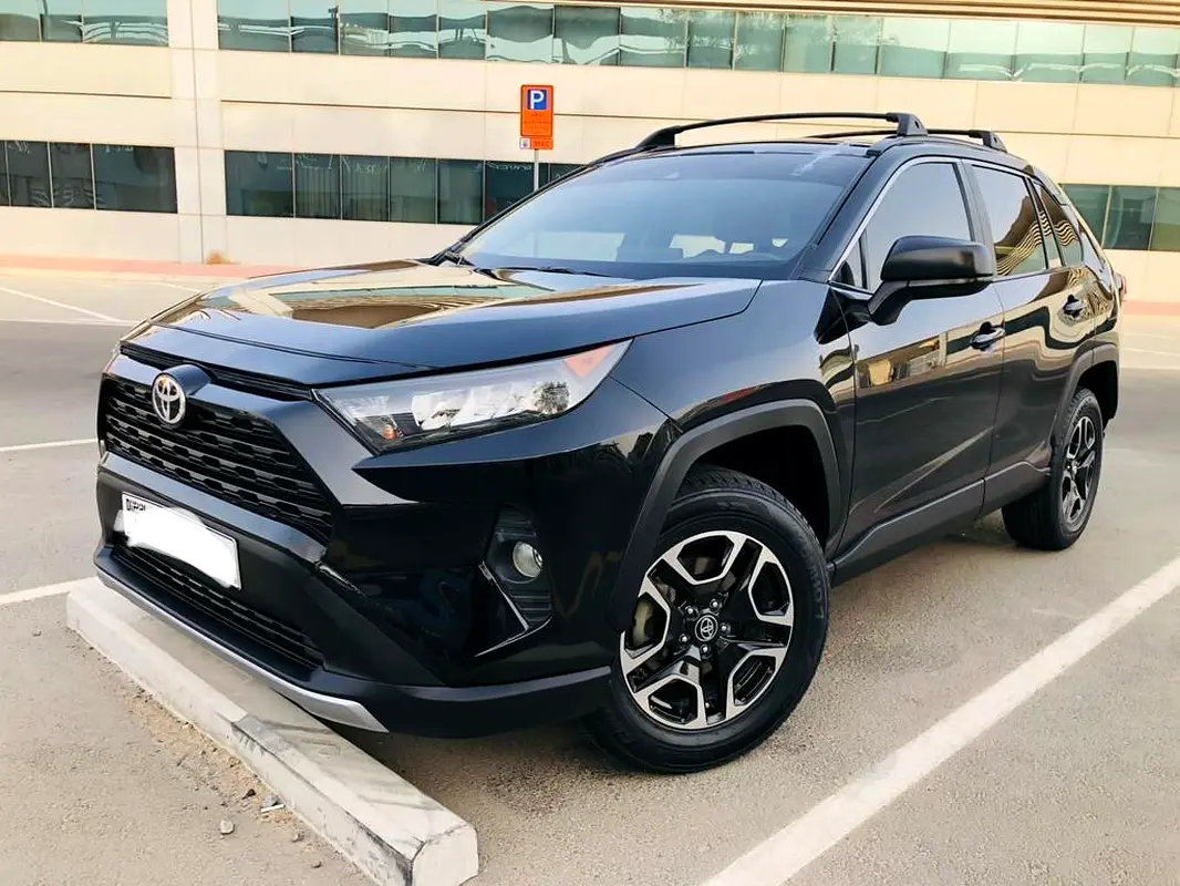 Toyota Rav 4 2019 — photo 1 of 4