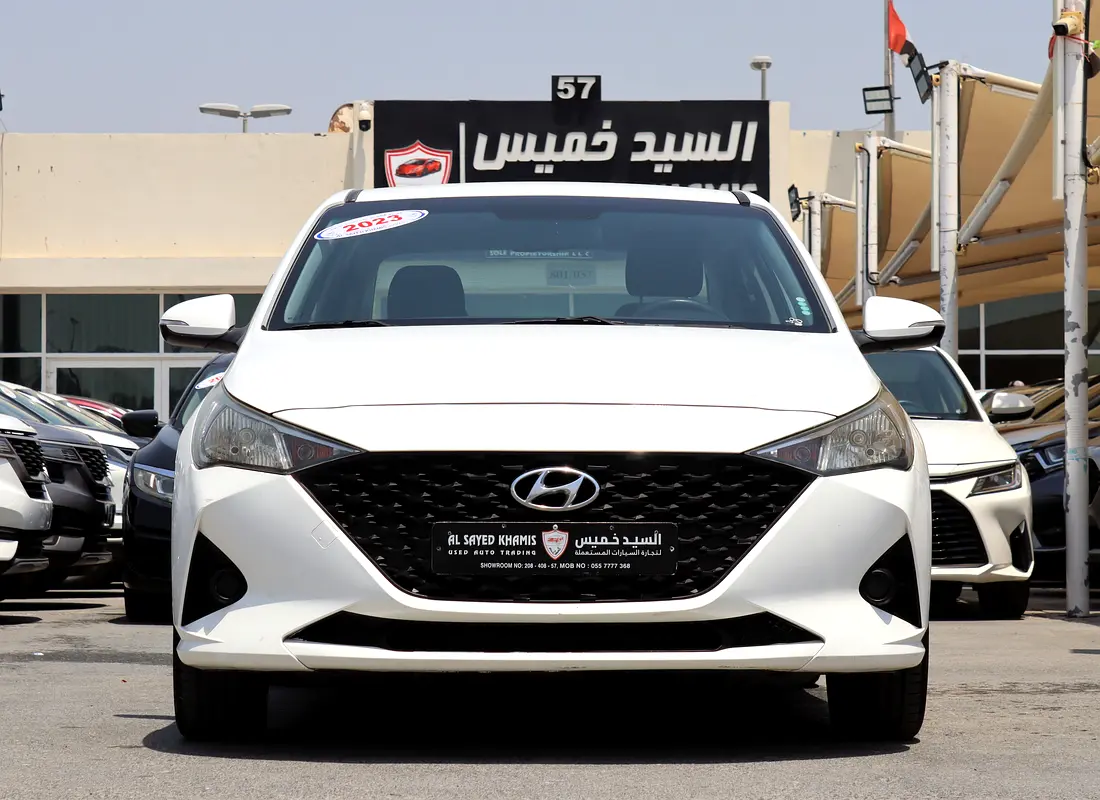 Hyundai Accent 2023 — photo 1 of 16