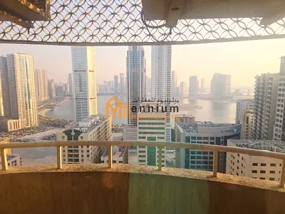 شقة مع بلكونة بسماحات واسعة وسعر مميز قريب من بحيرة