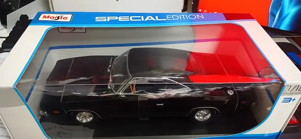 1969 Dodge charger rt 1:18 scale maisto