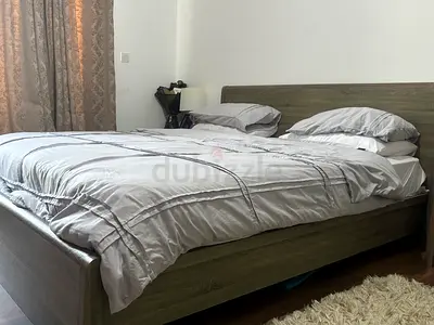Modern King Size Bedroom Set – Light Oak Wood Finish – Bed Frame, 2 Bedside Tables  Vanity