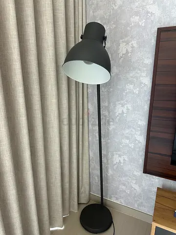Modern Black Floor Lamp - Adjustable Standing Light