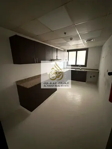 الايجار سنوي في عجمان منطقة النعيميه 1  قريب من المدرسة الحكمه و جنب ابراج النعيميه تاور  البنايه عائلات فقط شقه غرفتين وصاله سنوي تكيف مركزي  2 حمام