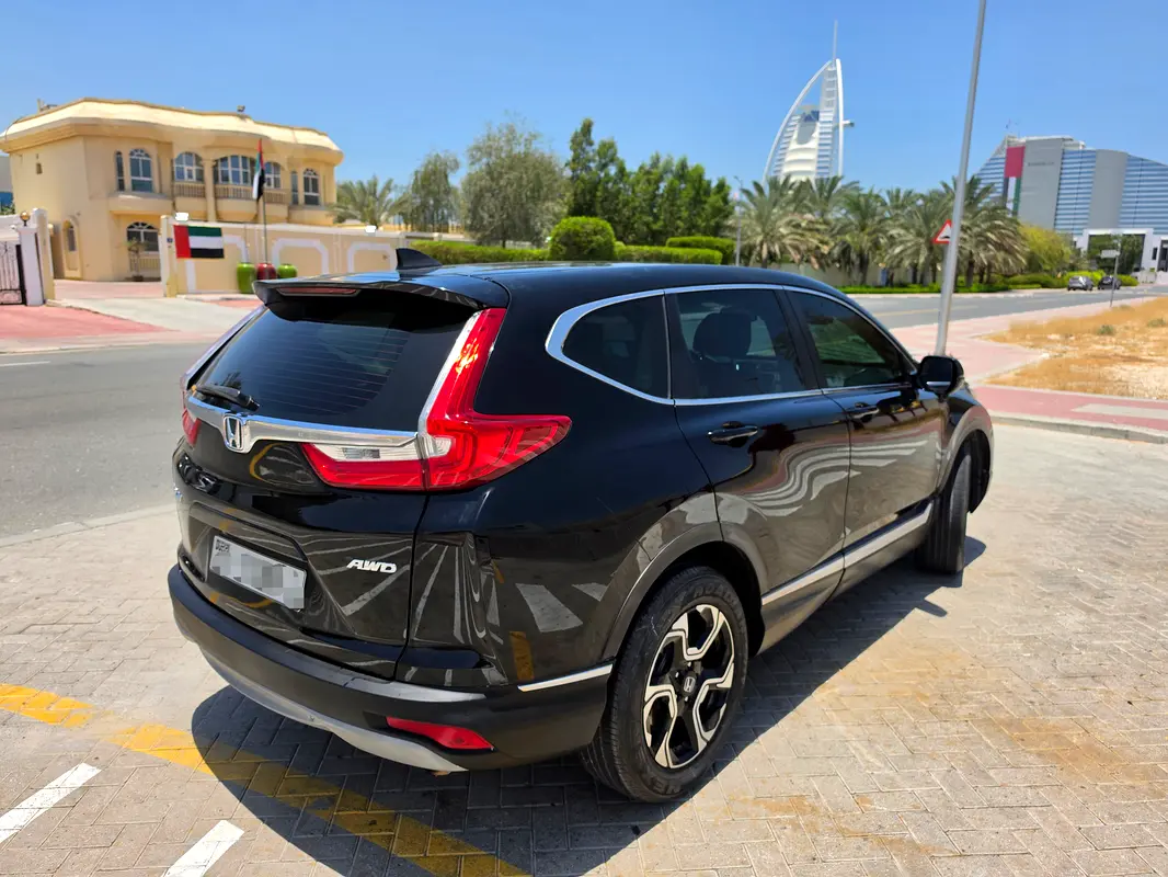 Honda CR-V 2018 — photo 1 of 15