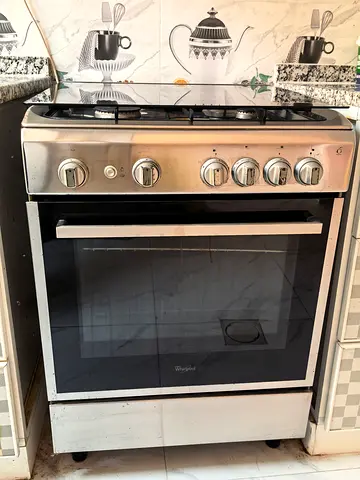 Whirlpool freestanding gas cooker with oven - good condition