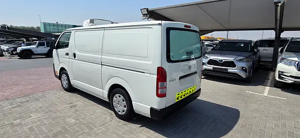 2015 Toyota HIACE — миниатюра 6