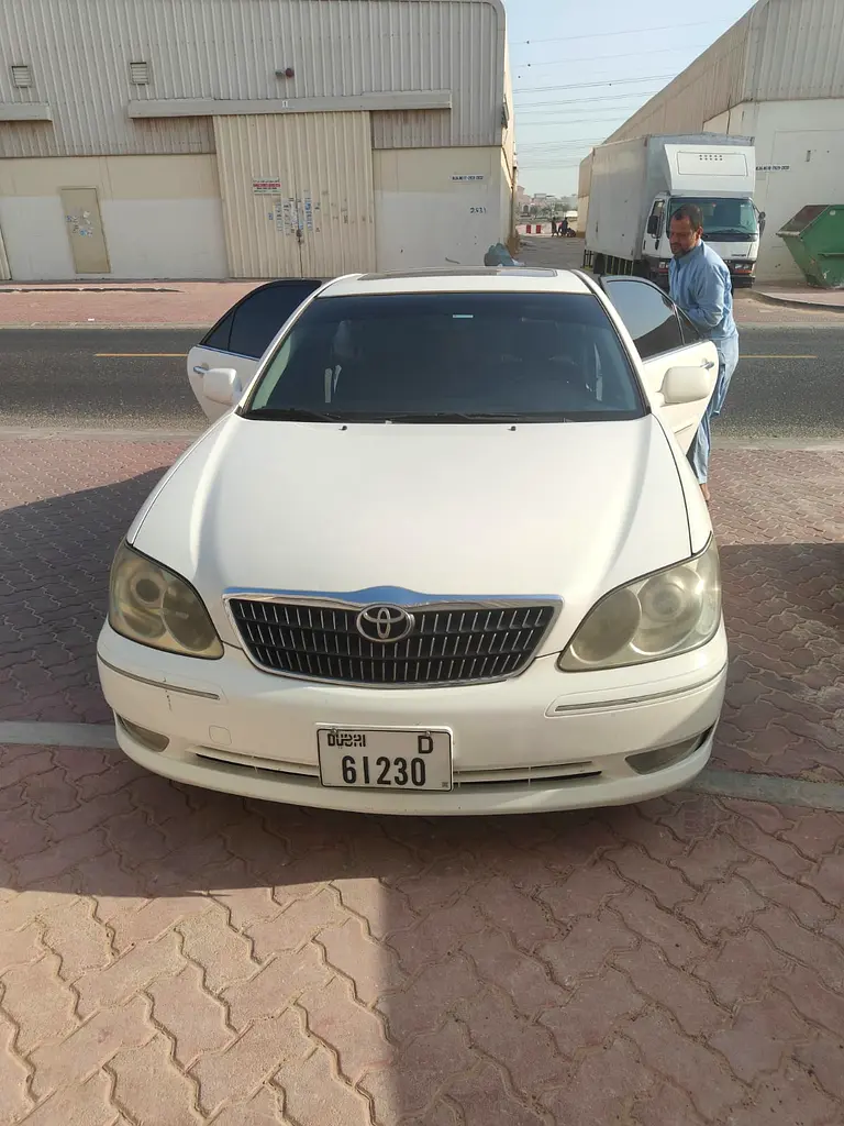 Toyota Camry 2004 — photo 1 of 5