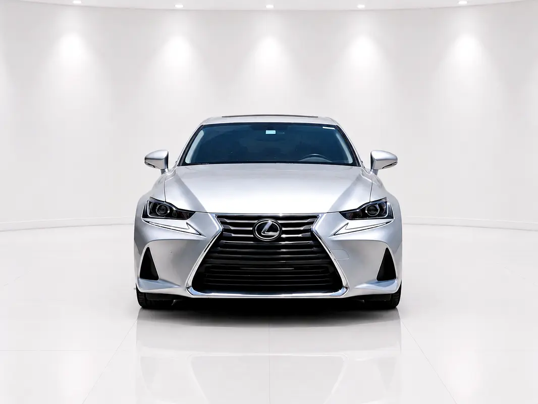Lexus IS-Series 2020 — photo 1 of 7