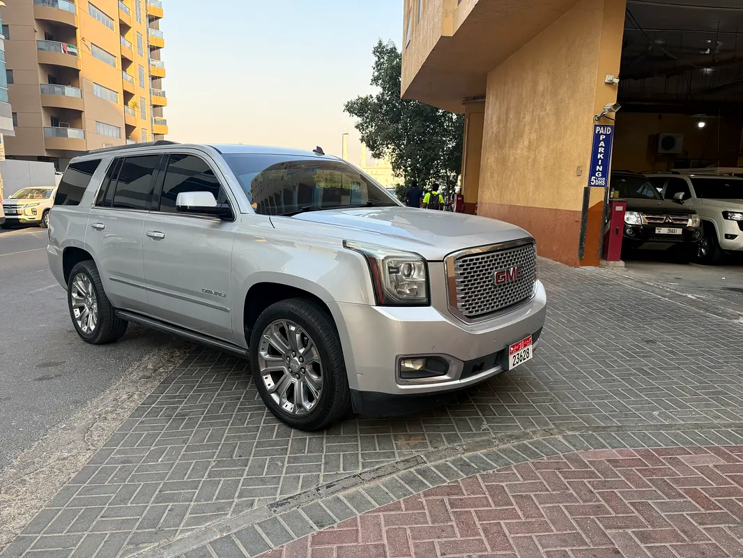 GMC Yukon 2015 — photo 1 of 13