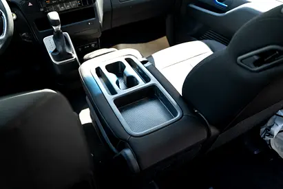 2025 Hyundai STARIA photo 12