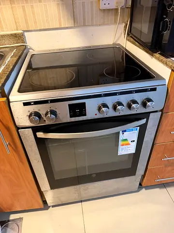 Used stainless steel electric oven with ceramic hob - good condition. Collection only after 15/07
