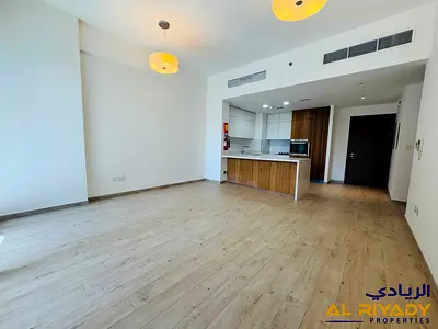 غرفة نوم مطلة على حمام السباحة | جيميني سبليندور | تشطيبات حديثة | شرفة