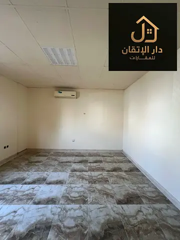 فرصة رائعة للإيجار استديو مساحة واسعة بمنطقة القاسمية  يوجد تكيف اسبليت