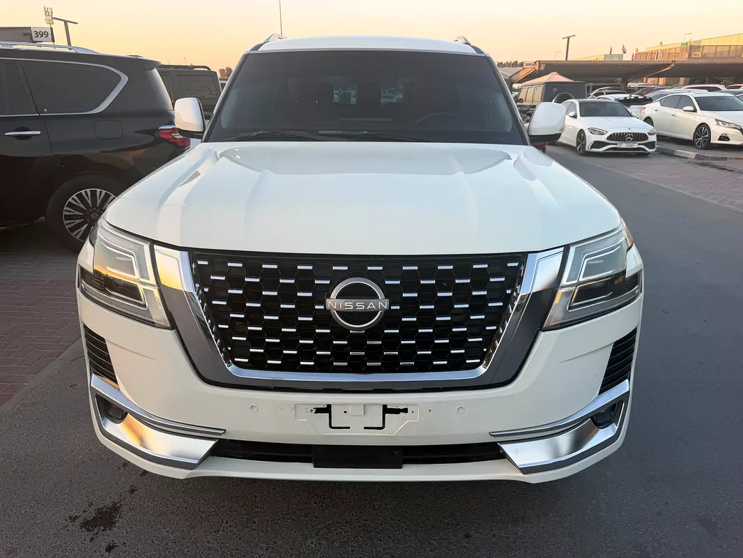Nissan Patrol 2014 — photo 1 of 12