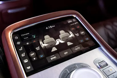 2023 Genesis G90 — фото 15