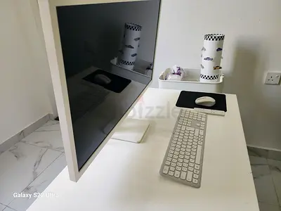 27-inch LED Monitor with Wireless Keyboard  Mouse (White) - Good Condition