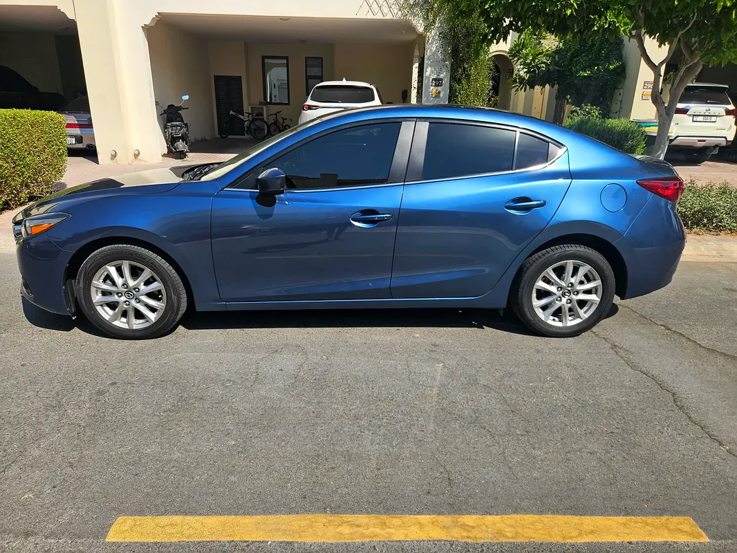 Mazda 3 2019 — photo 1 of 14