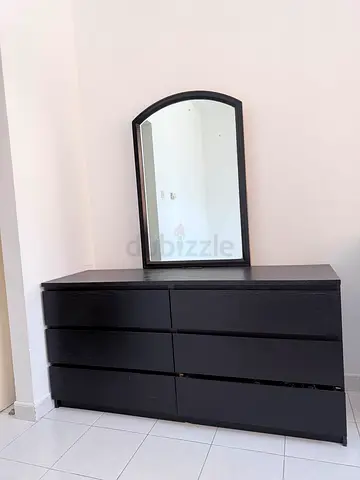 Black Wooden Dresser with Mirror having 6 Drawers