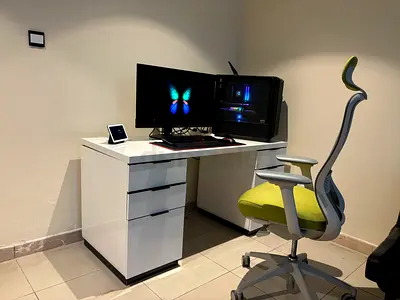 White office desk with 6 drawers - good condition