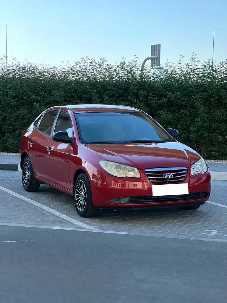 Hyundai Elantra 2010 — photo 1 of 14