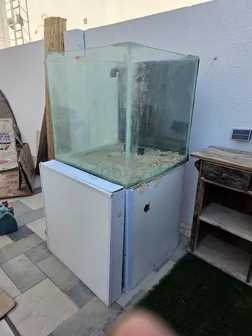 Large cube fish tank (approx 480 L) great condition