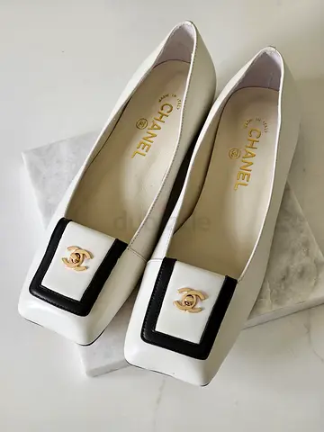Chanel white leather flats with CC logo